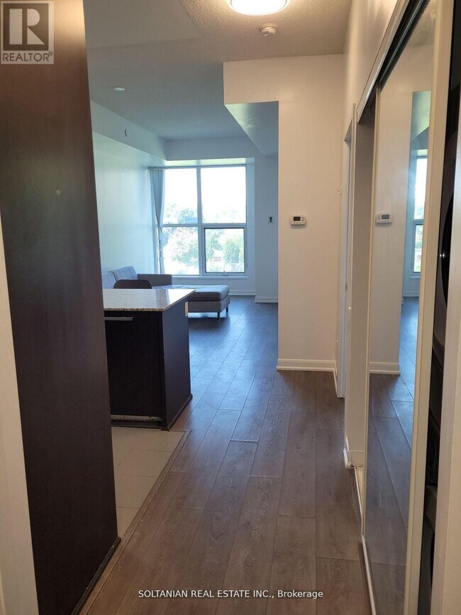 Photo du bâtiment - 5162-5162 Yonge St