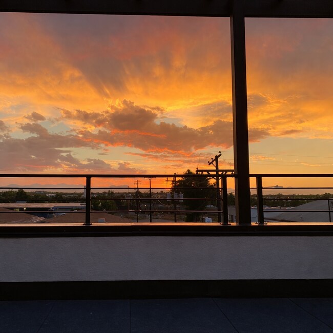 Foto del edificio - 2400 S Delaware St