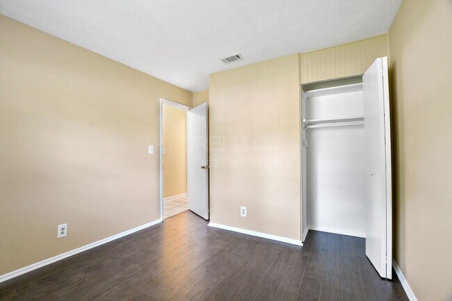 Foto del edificio - 5409 Ailanthus Trail