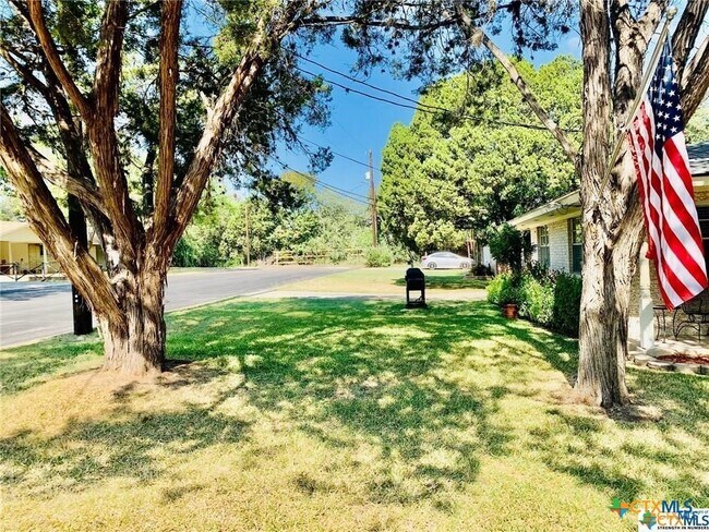 Foto del edificio - 484 Kerlick Ln
