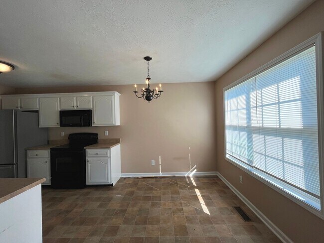 Foto del edificio - Available Now!  Beautiful ranch style home at Exit 1, pets allowed!