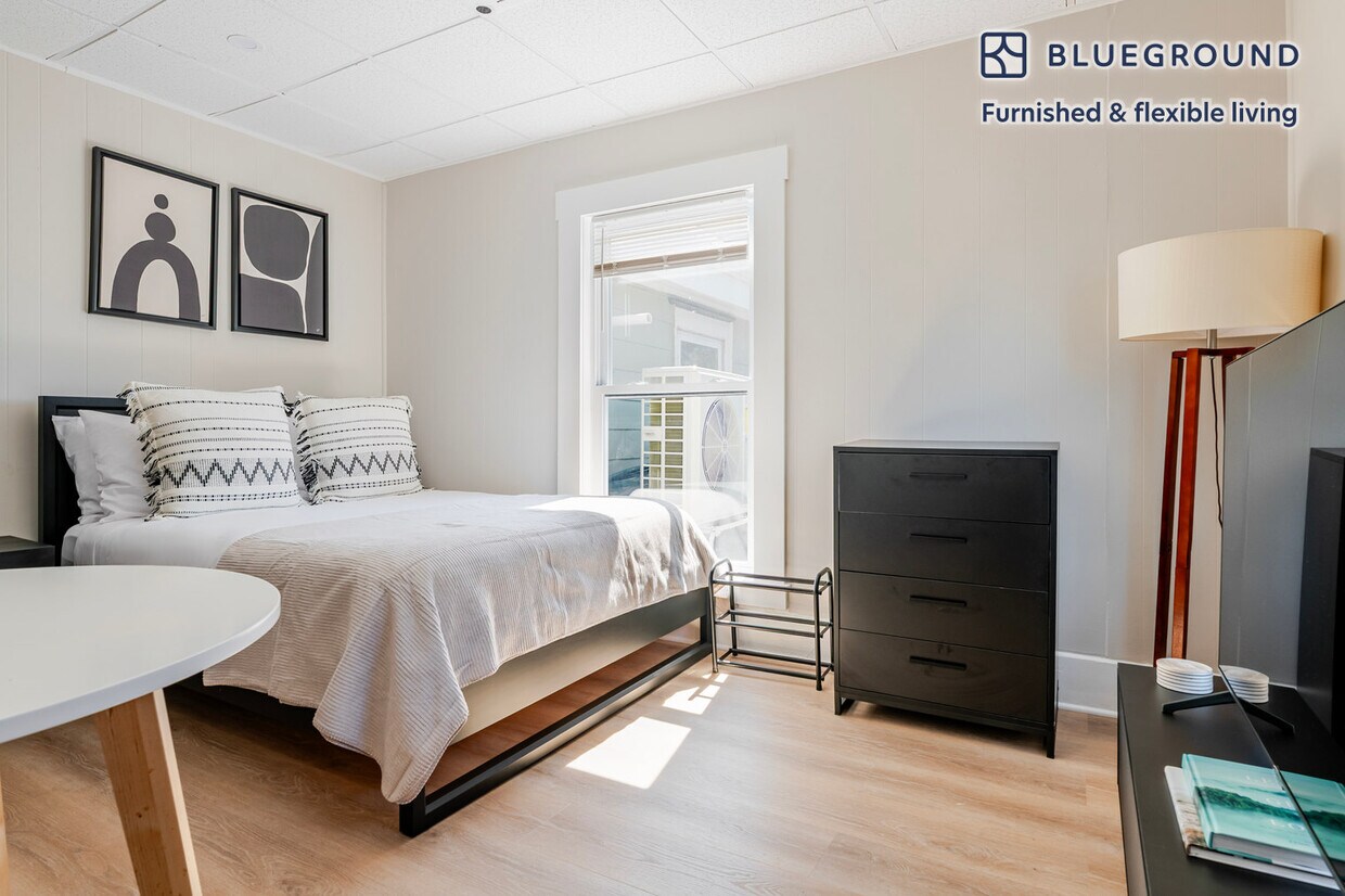 Foto principal - 142 Dorchester St