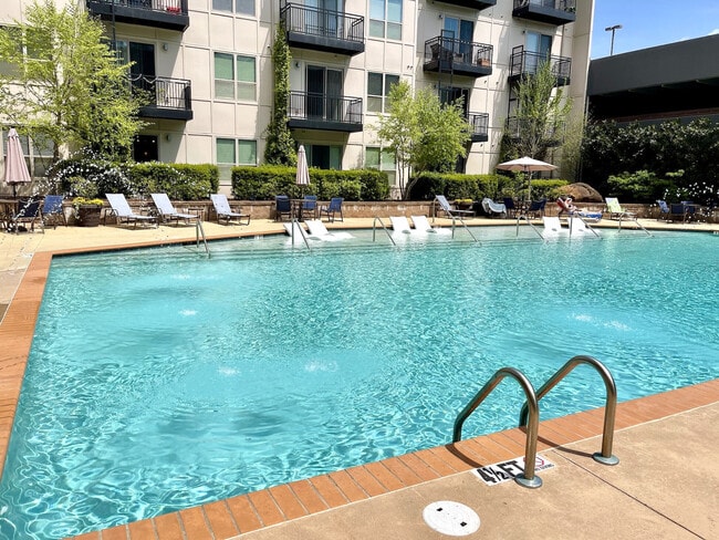 Building Photo - South Ridge