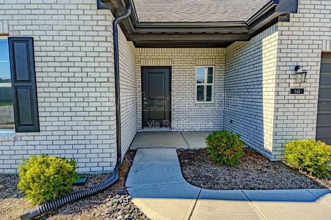 Building Photo - 641 W Bulrush Ct