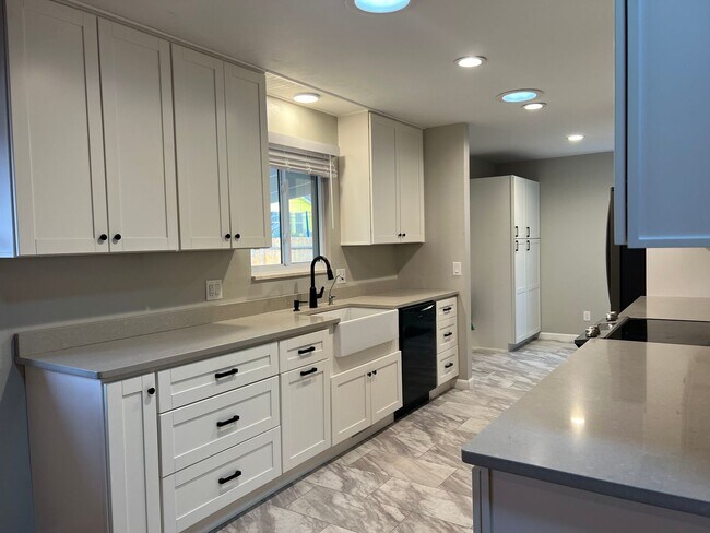 Foto del edificio - Updated West Side ranch Home! 5 beds + bon...