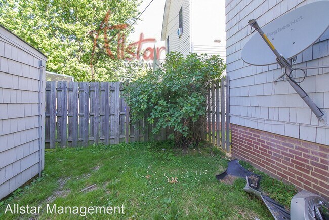 Building Photo - 2 br, 1 bath House - 18918 Ironwood Avenue...