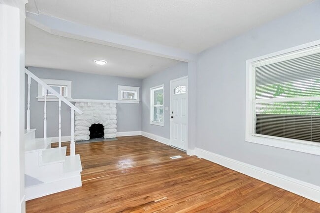 Building Photo - Charming 3-Bedroom Home with Modern Comfor...