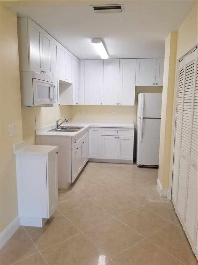 Building Photo - 7417 Orange Dr