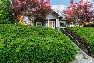 Building Photo - 2216 N Proctor St