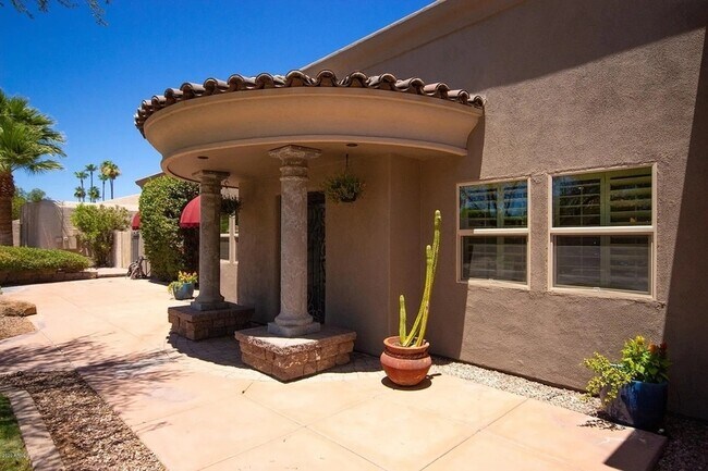 Foto del edificio - 8070 E Vía Bonita