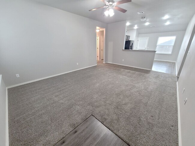 Building Photo - 3 Bed / 2 Bath in Moore