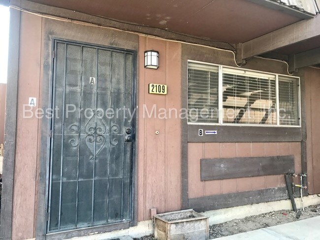 Building Photo - 2109 L St