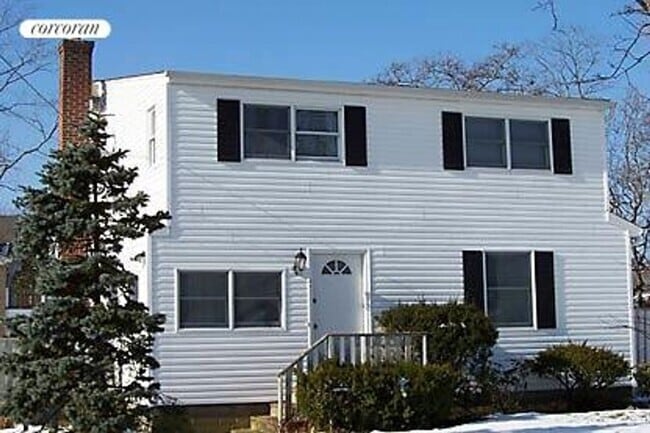 Building Photo - 7 Maple St