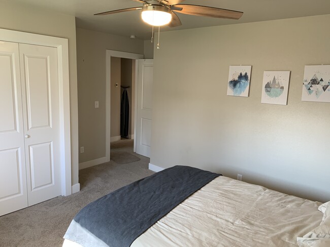 Building Photo - 1324 E 4200 S