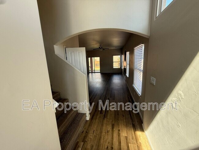 Foto del edificio - 927 Tieran Ct NE
