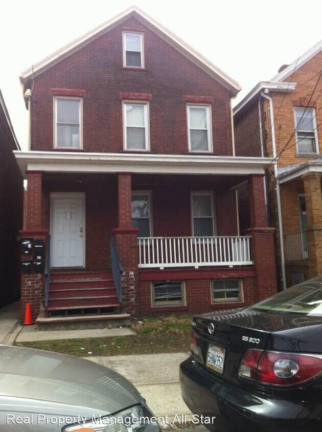 Foto principal - 4 br, 1 bath House - 48 Plum Street 2nd Floor