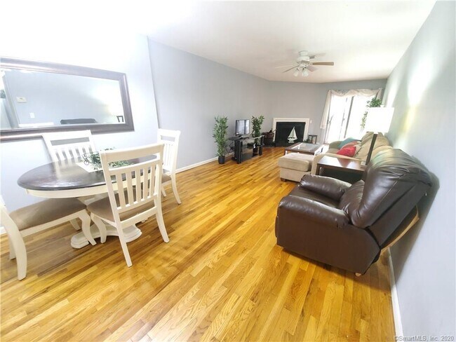 Foto del edificio - 76 Rowayton Woods Dr