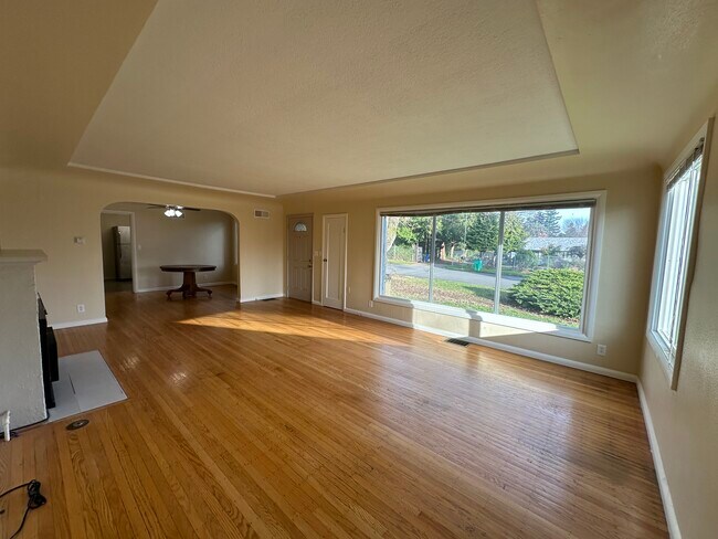 Building Photo - 737 SE 146th Ave