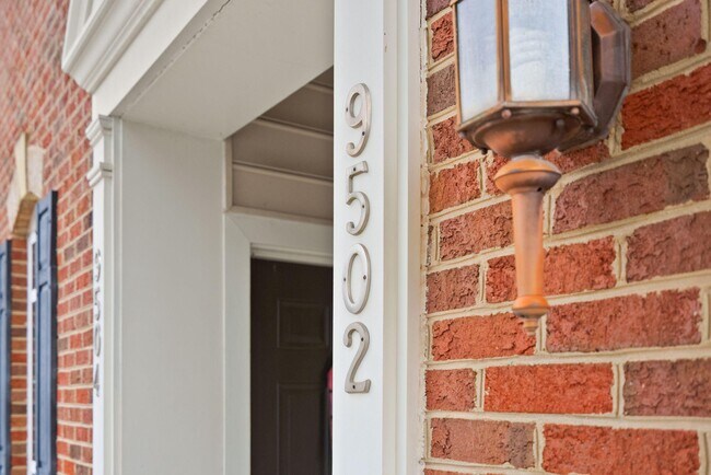 Foto del edificio - 9502 Lee Ct