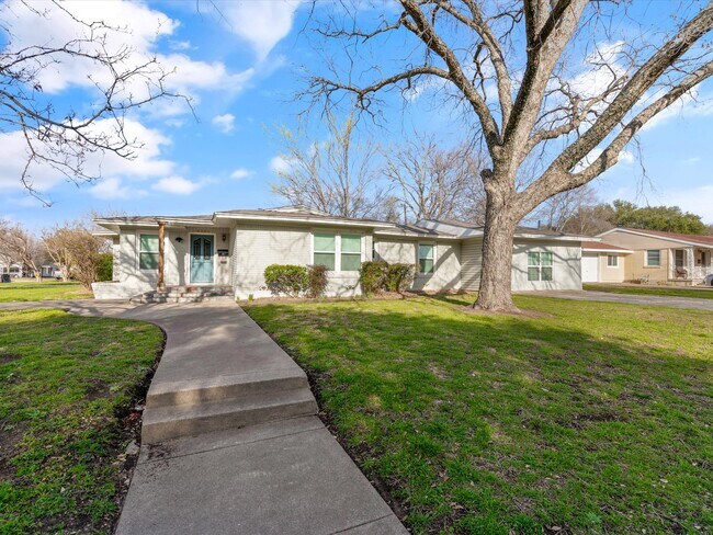 Building Photo - 4201 Anita Ave