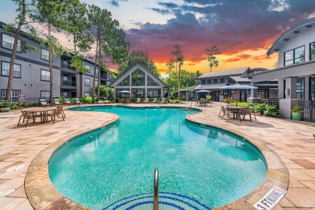 Building Photo - MAA Legacy Pines