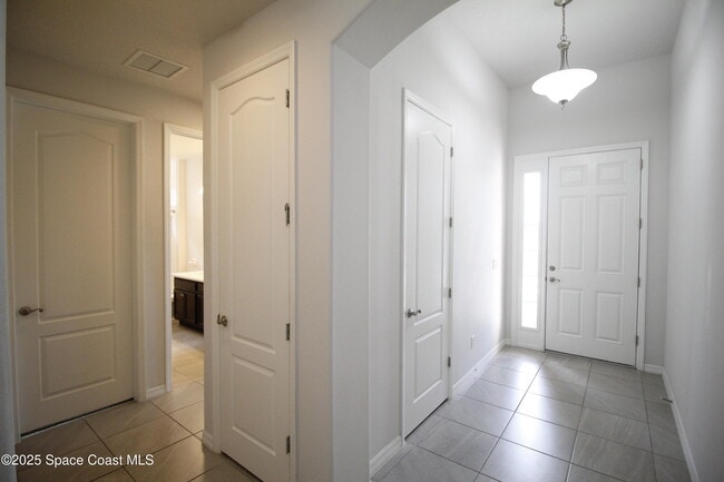 Building Photo - 3039 Burghley Park Way