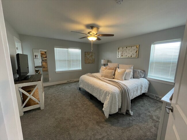 Master Bedroom - 2699 Hazelnut Trl