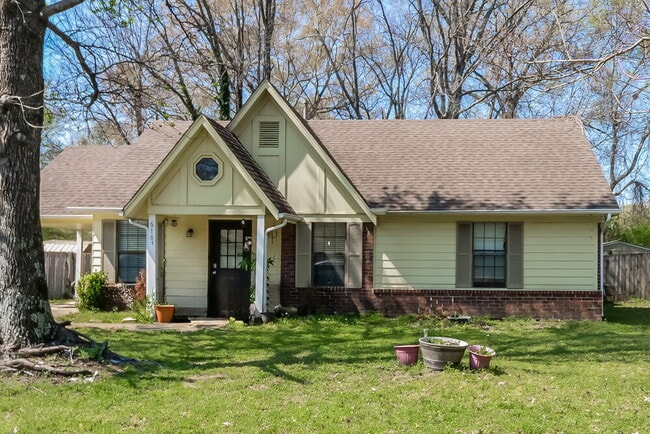 Building Photo - 6763 Ashland Dr