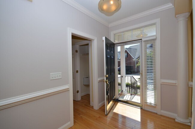 Building Photo - 114 Prestonian Pl