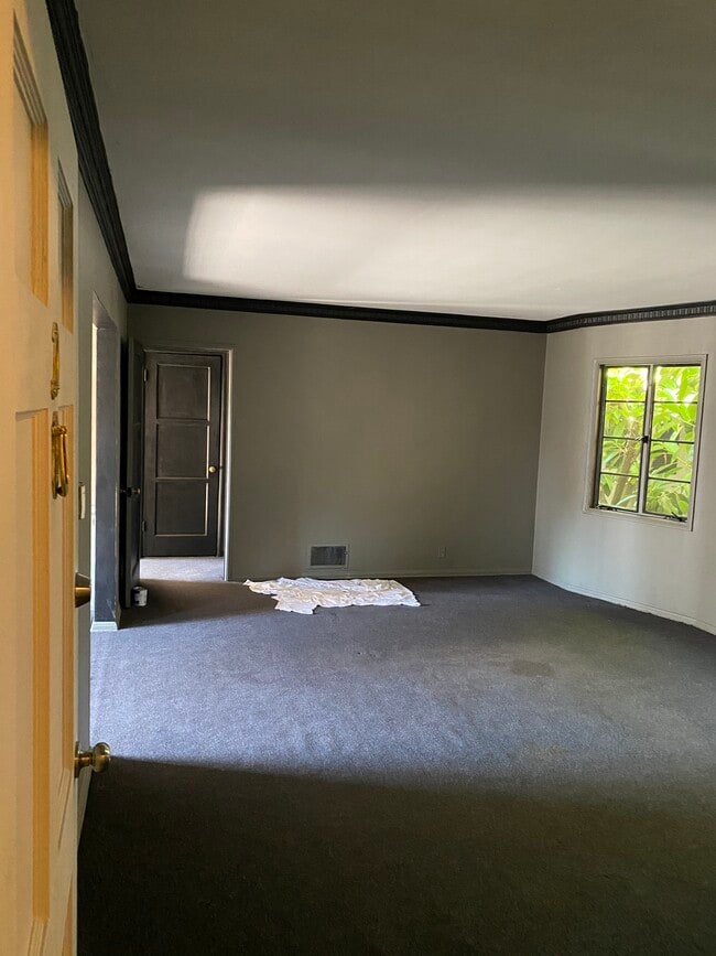 Living Room - 1247 N Crescent Heights Blvd