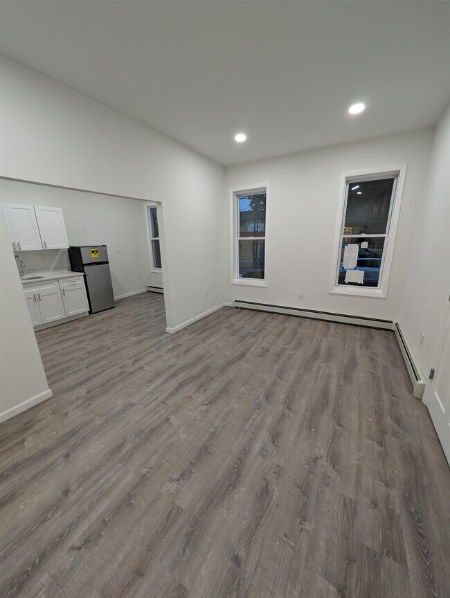 Building Photo - 10 Sherman Pl