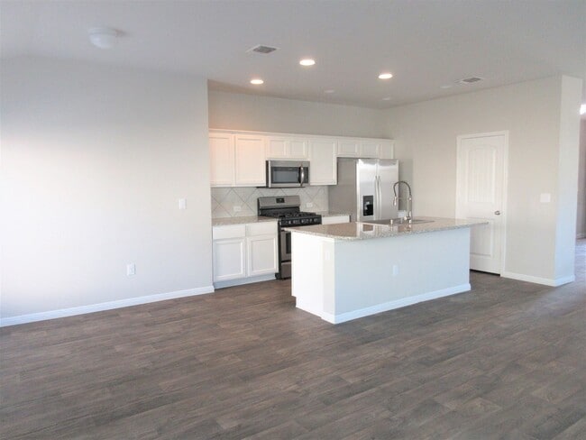 Building Photo - Home in Pioneer Crossing