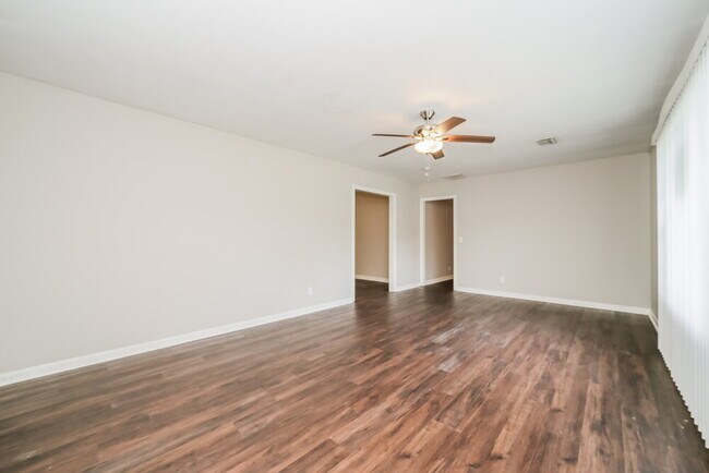 Foto del edificio - 6104 Harlow Blvd