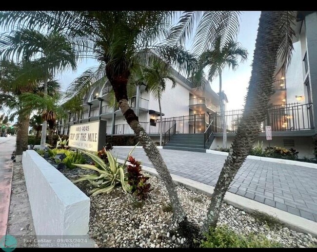 Building Photo - 4013 N Ocean Dr