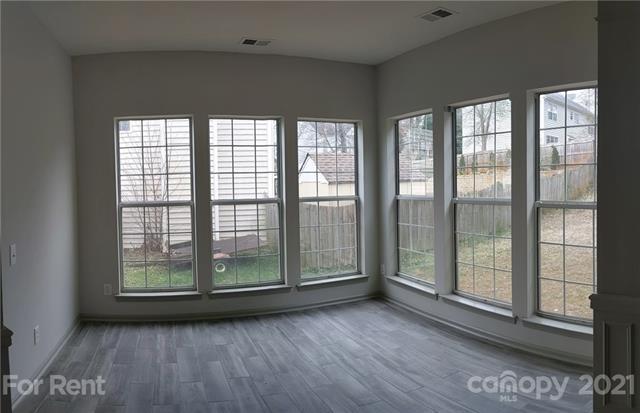Building Photo - 124 Creekside Dr