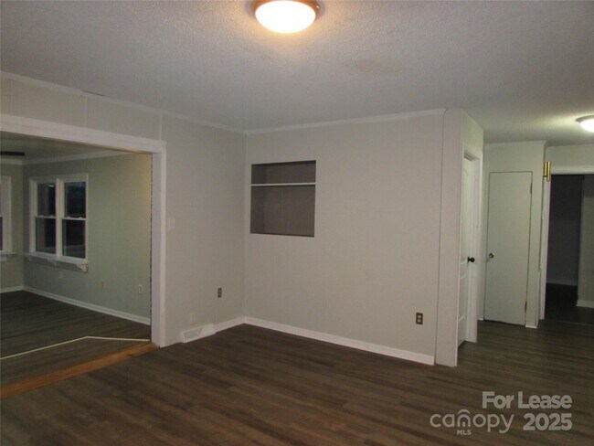 Foto del edificio - 131 Butterfield Cir