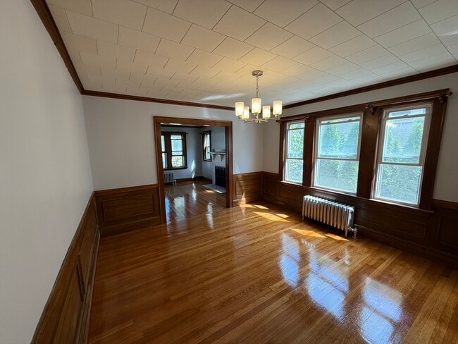 Building Photo - 372 School St