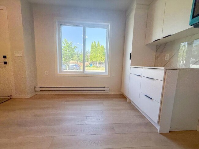 Photo du bâtiment - 2.0 bedroom in Edmonton Alberta T5G 1G1