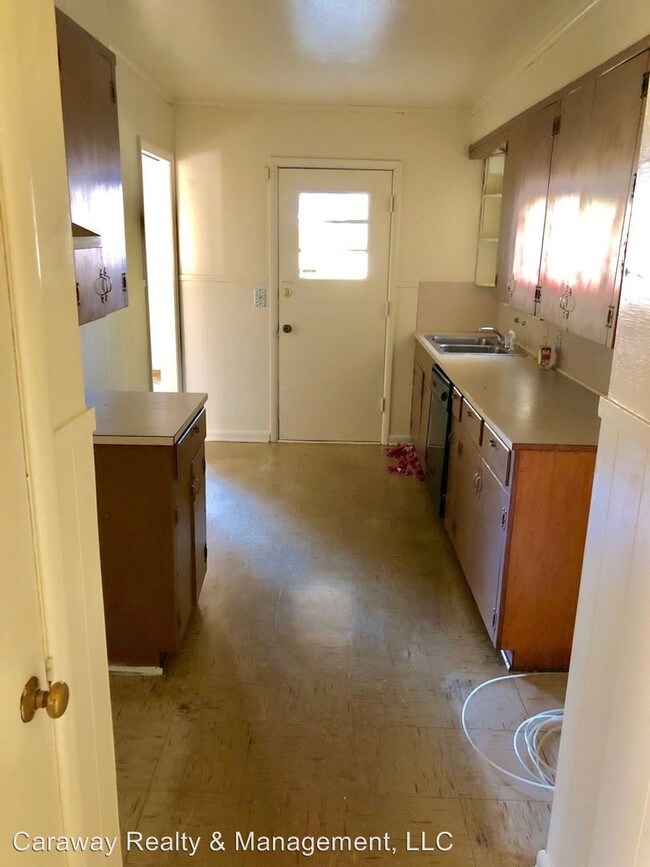 Building Photo - 3 br, 1 bath House - 438 Chickasaw