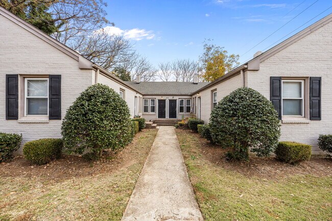 Building Photo - 300 Chamberlain St