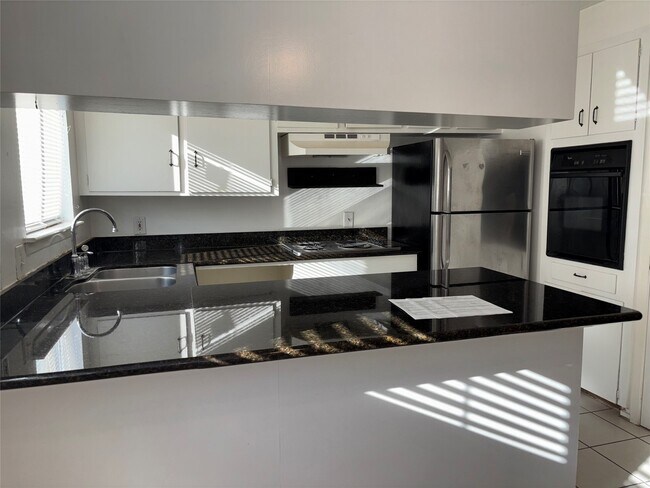 Building Photo - 7714 Renwick Dr