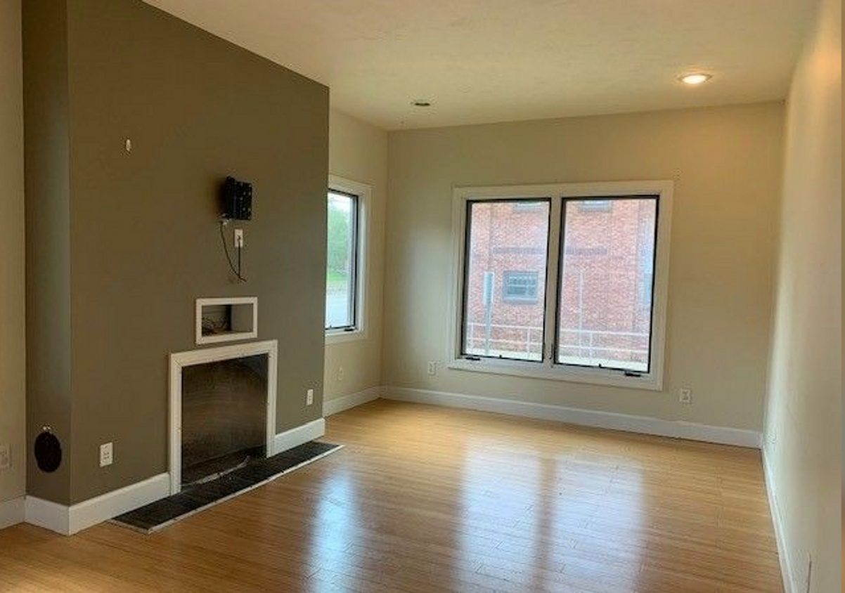 Primary Photo - 3 bedroom, 2 bath bungalow, south of town!