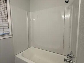 Building Photo - 3415 Willow Ln Dr