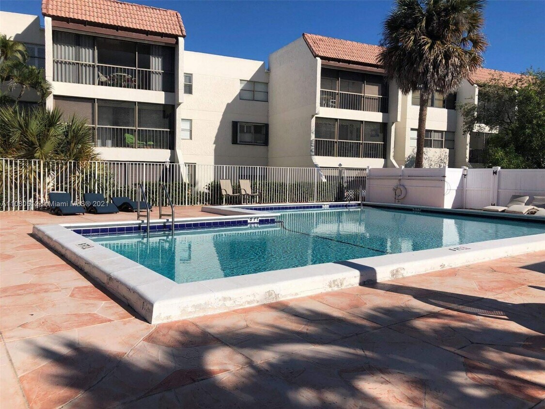 301 Racquet Club Rd Unit 201, Weston, FL 33326 Apartments in Weston, FL