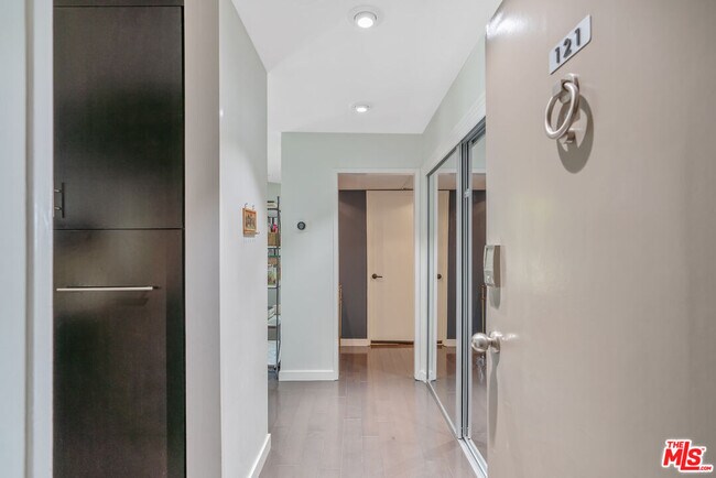 Foto del edificio - 8535 W Knl Dr