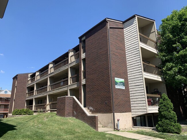 Building Photo - 1009 S 1st St