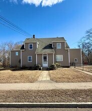Building Photo - 818 Bedford St