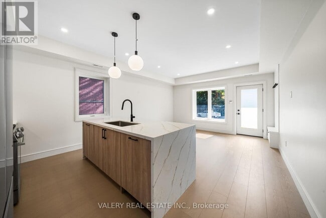 Building Photo - 131 Dovercourt Rd