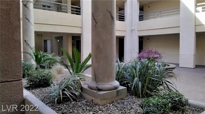 Foto principal - 230 E Flamingo Rd