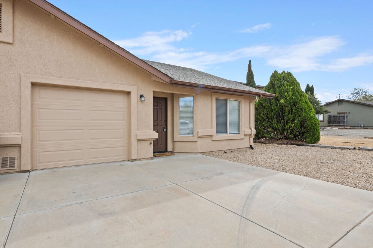 Primary Photo - 3301 N Yavapai Rd E